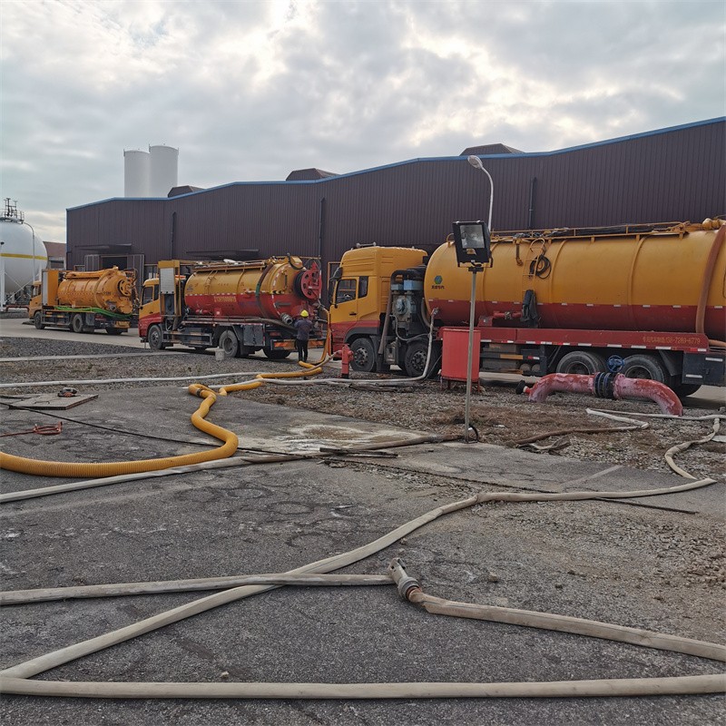 海头镇污水池清理